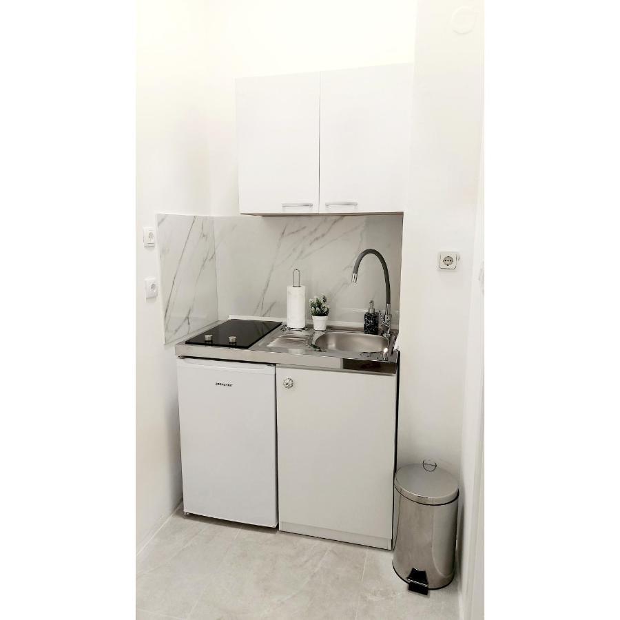Studio Apartment Lee Split Exteriör bild