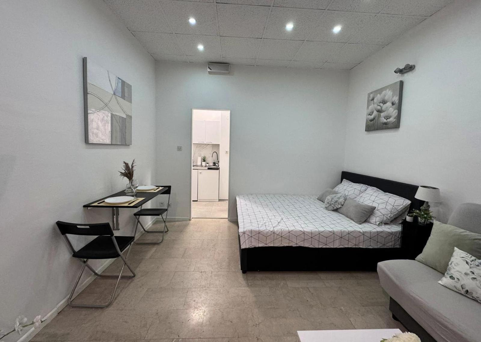 Studio Apartment Lee Split Exteriör bild